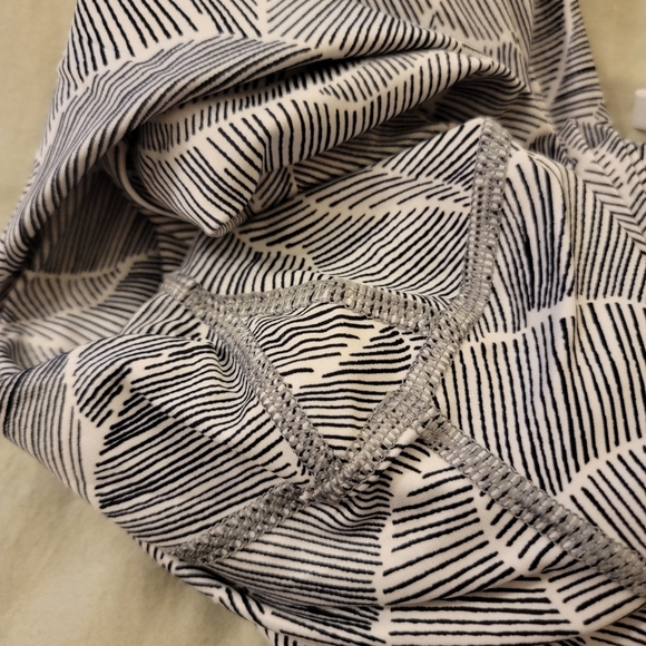 GAP Black and White Patterned Pants - Picture 3 of 3